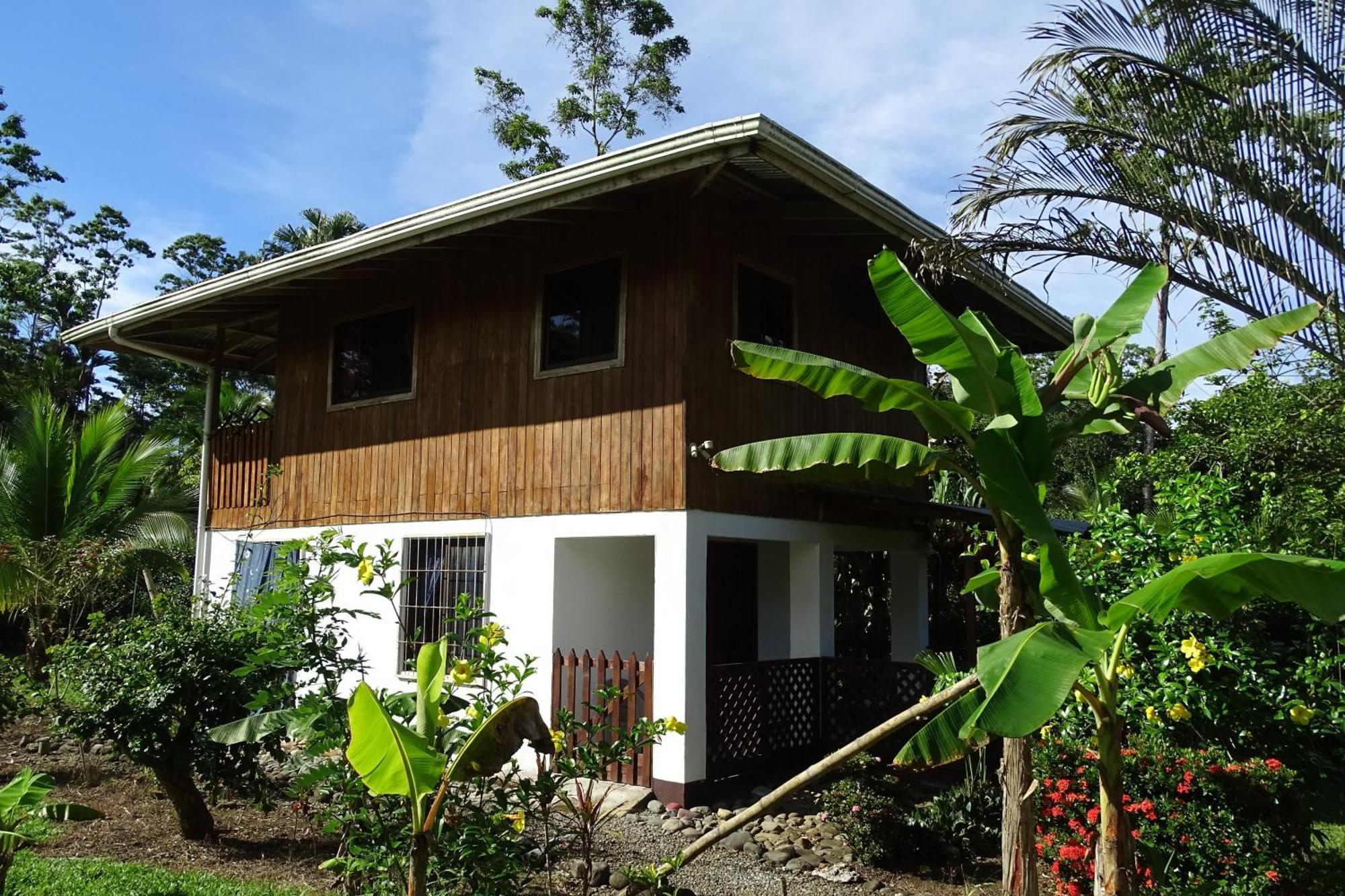Casas y Cabinas Los Tucanes Cahuita Exterior foto