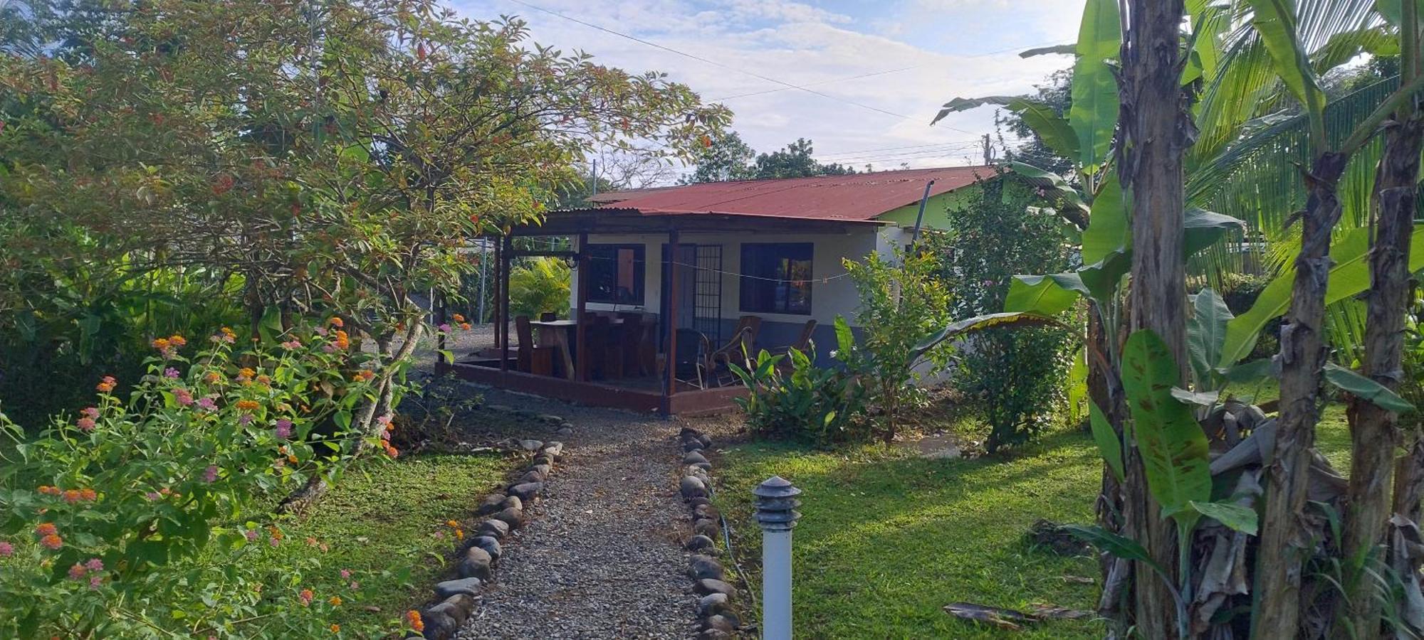 Casas y Cabinas Los Tucanes Cahuita Exterior foto